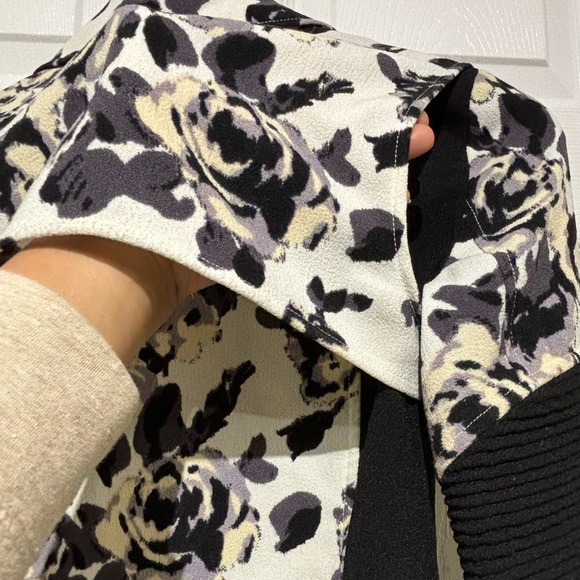 Wilfred. Aritzia Montesson Motor biker Floral Jacket / size 0 - Picture 11 of 14